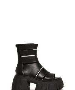 Outro Wrap Sandal