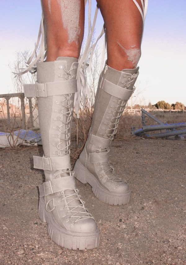 Low Traitor Knee High Boots ?C Light Gray