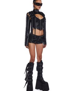Alternative view of Downbeat Spiked Shrug